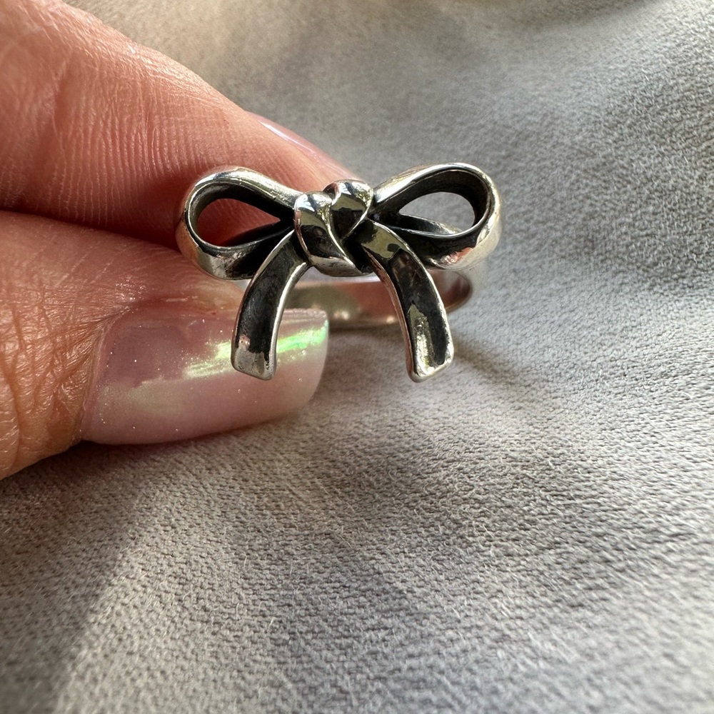 James Avery bow ring size 8